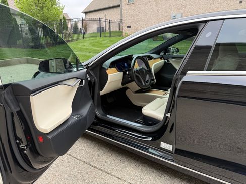 Used 2021 Tesla Model S Long Range Plus image 19