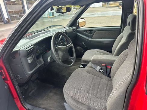 Used 1996 Chevrolet S10 Pickup LS image 11