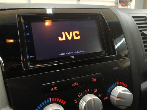 Used 2010 Toyota Tundra 4x4 Double Cab w/ SR5 Pkg image 22