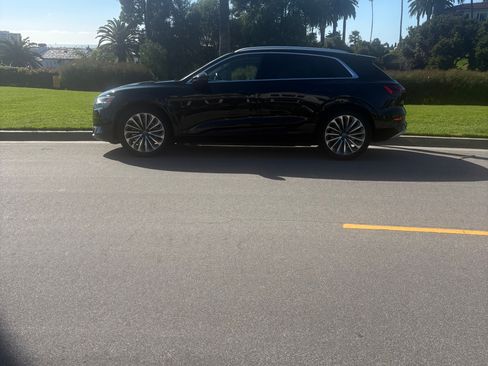 Used 2019 Audi e-tron Prestige w/ Prestige Package image 9