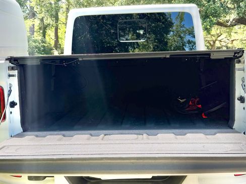 Used 2023 Jeep Gladiator Overland AWD/4WD image 22