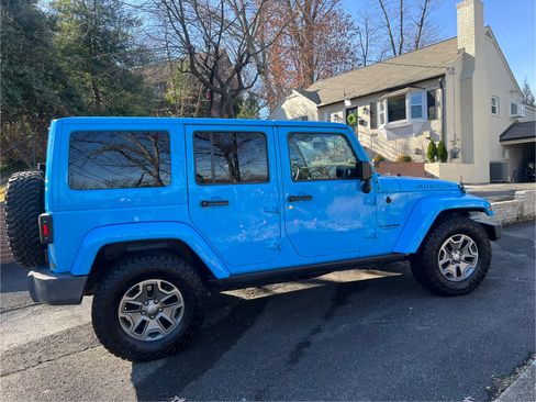 Used 2018 Jeep Wrangler Unlimited Rubicon w/ Connectivity Group image 13