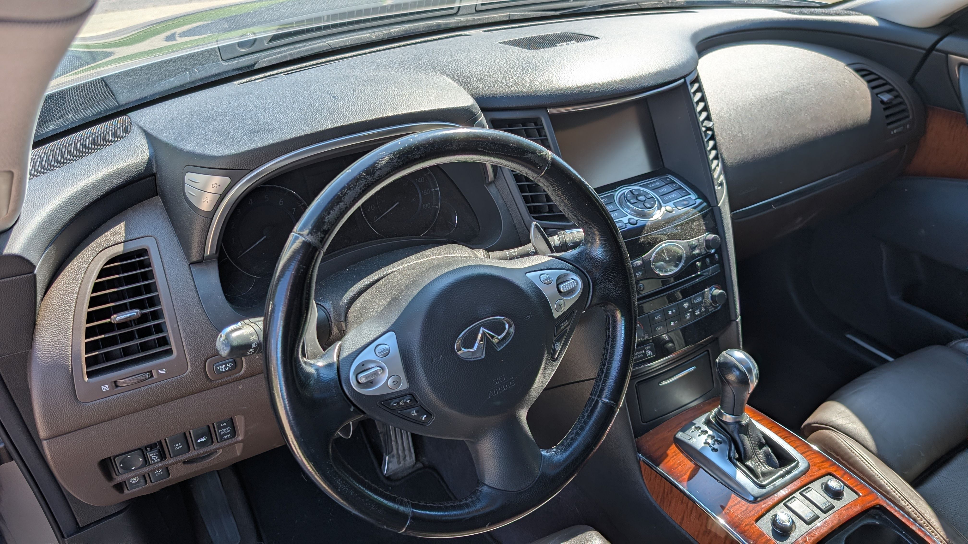Used 2014 INFINITI QX70 AWD w/ Sport Technology Package image 13