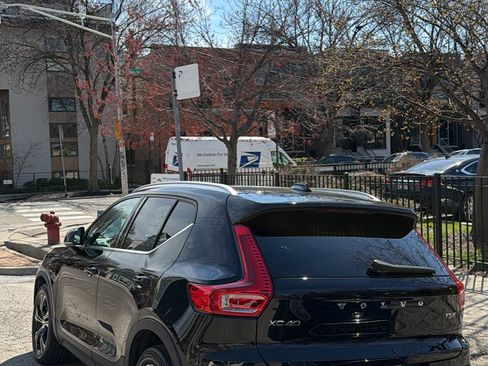 Used 2019 Volvo XC40 T5 Inscription image 5