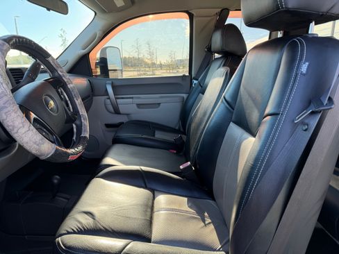 Used 2012 Chevrolet Silverado 2500 W/T w/ Snow Plow Prep Package image 13