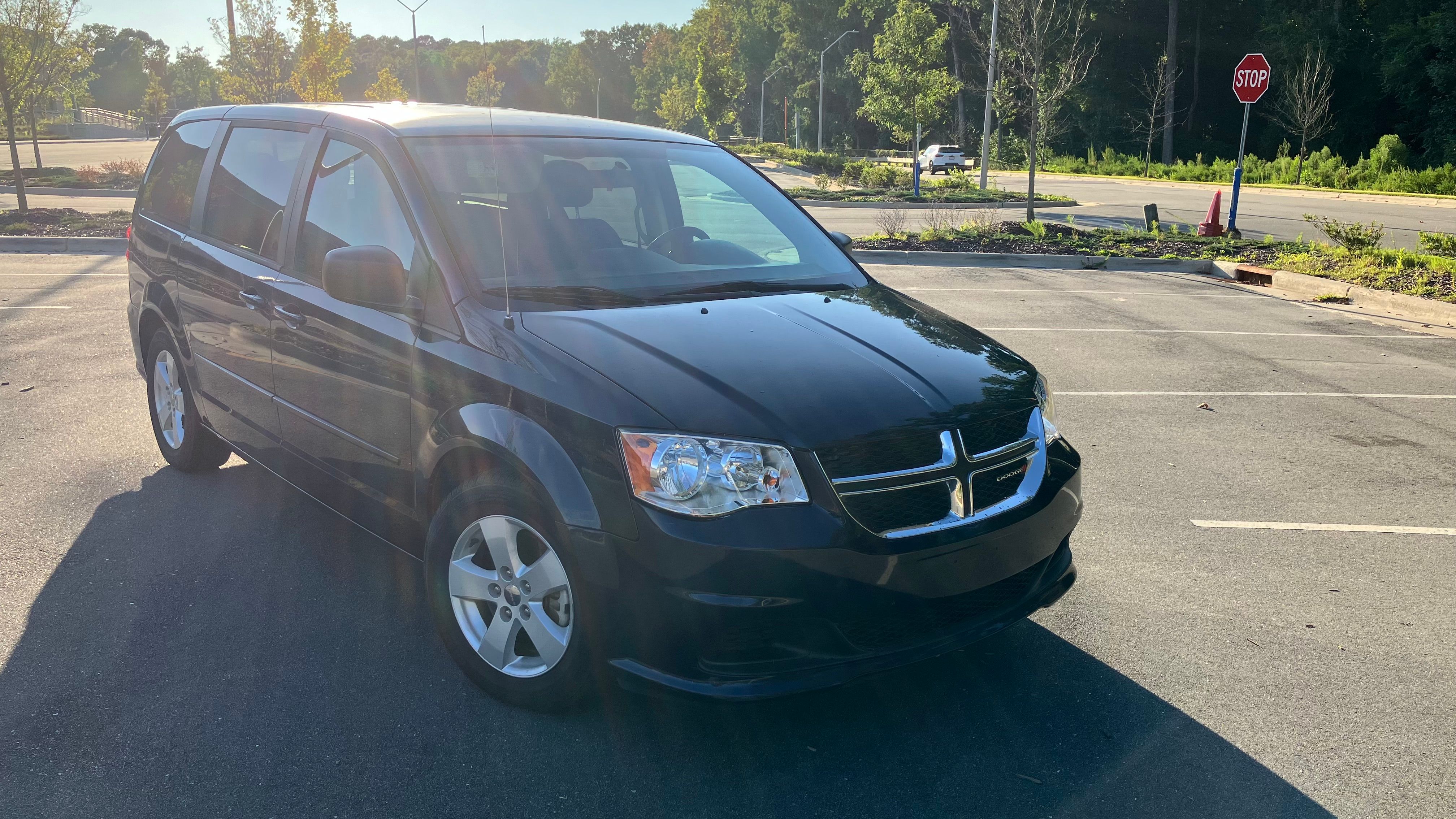 Used 2013 Dodge Grand Caravan SE FWD image 2