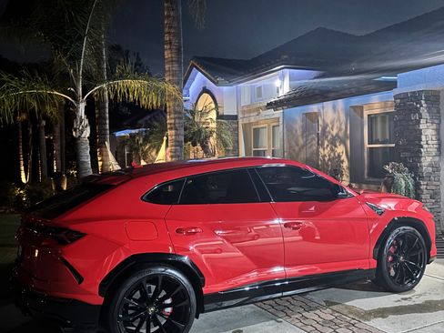 Used 2022 Lamborghini Urus image 2