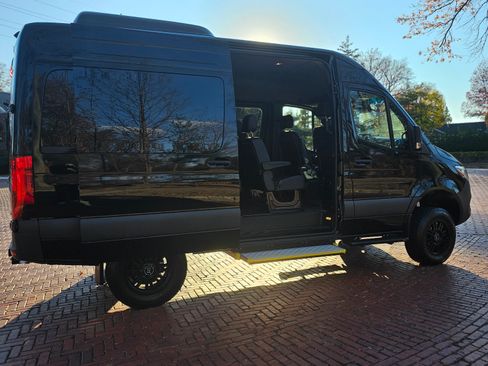 Used 2024 Mercedes-Benz Sprinter 2500 image 5