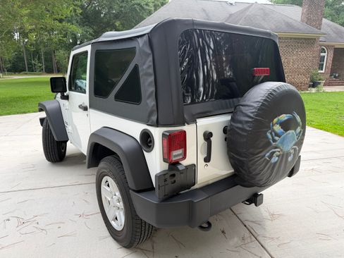 Used 2016 Jeep Wrangler Sport w/ Connectivity Group AWD/4WD image 5