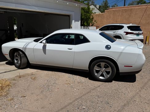 Used 2019 Dodge Challenger SXT RWD image 1