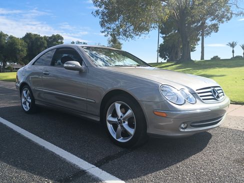 Used 2005 Mercedes-Benz CLK 320 Coupe image 9