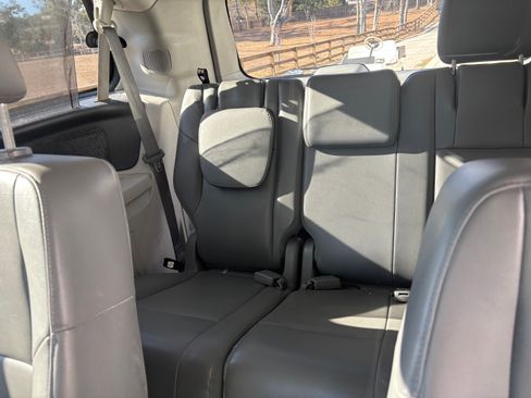 Used 2013 Volkswagen Routan SE image 8