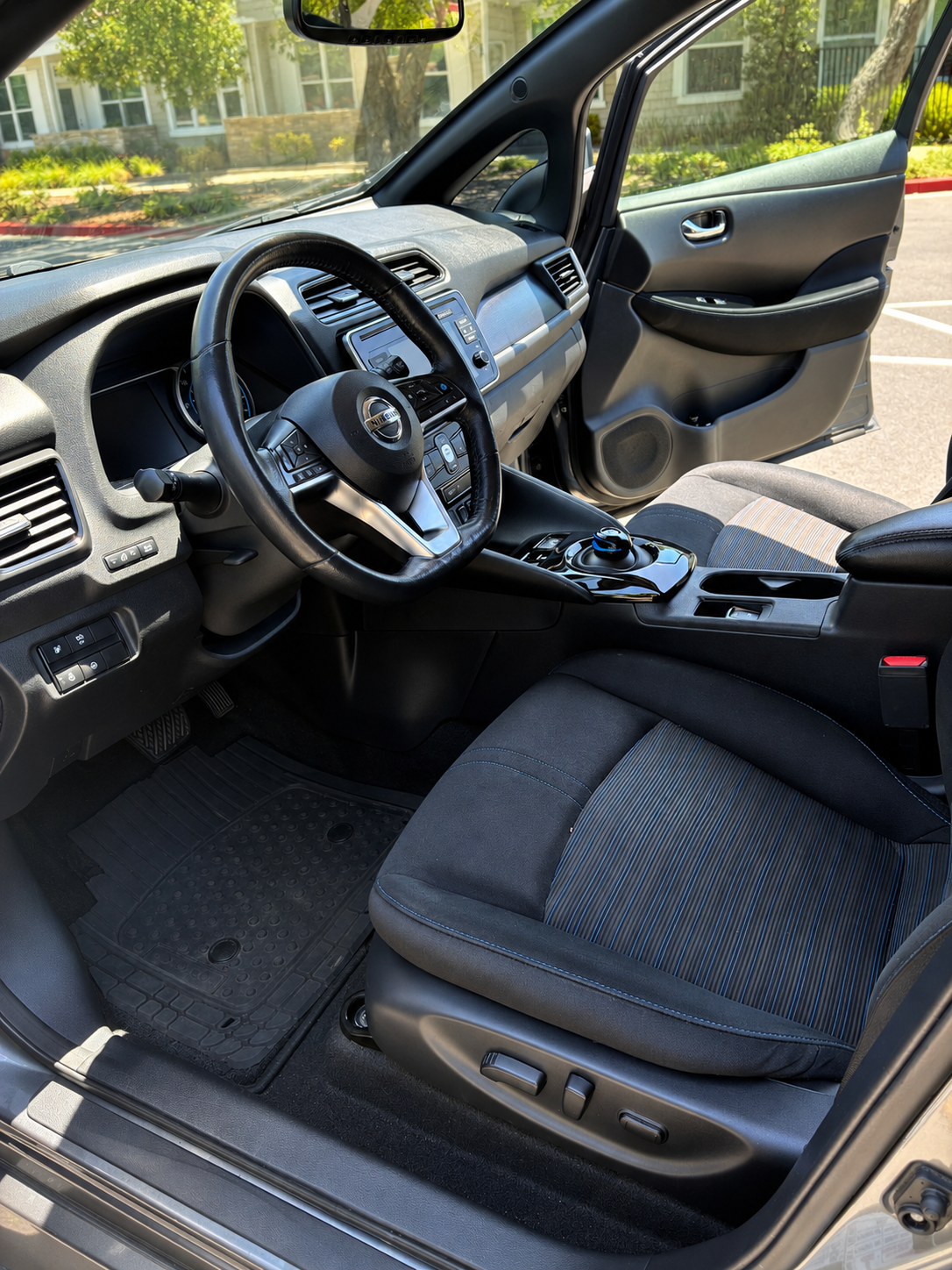 Used 2018 Nissan Leaf FWD image 4