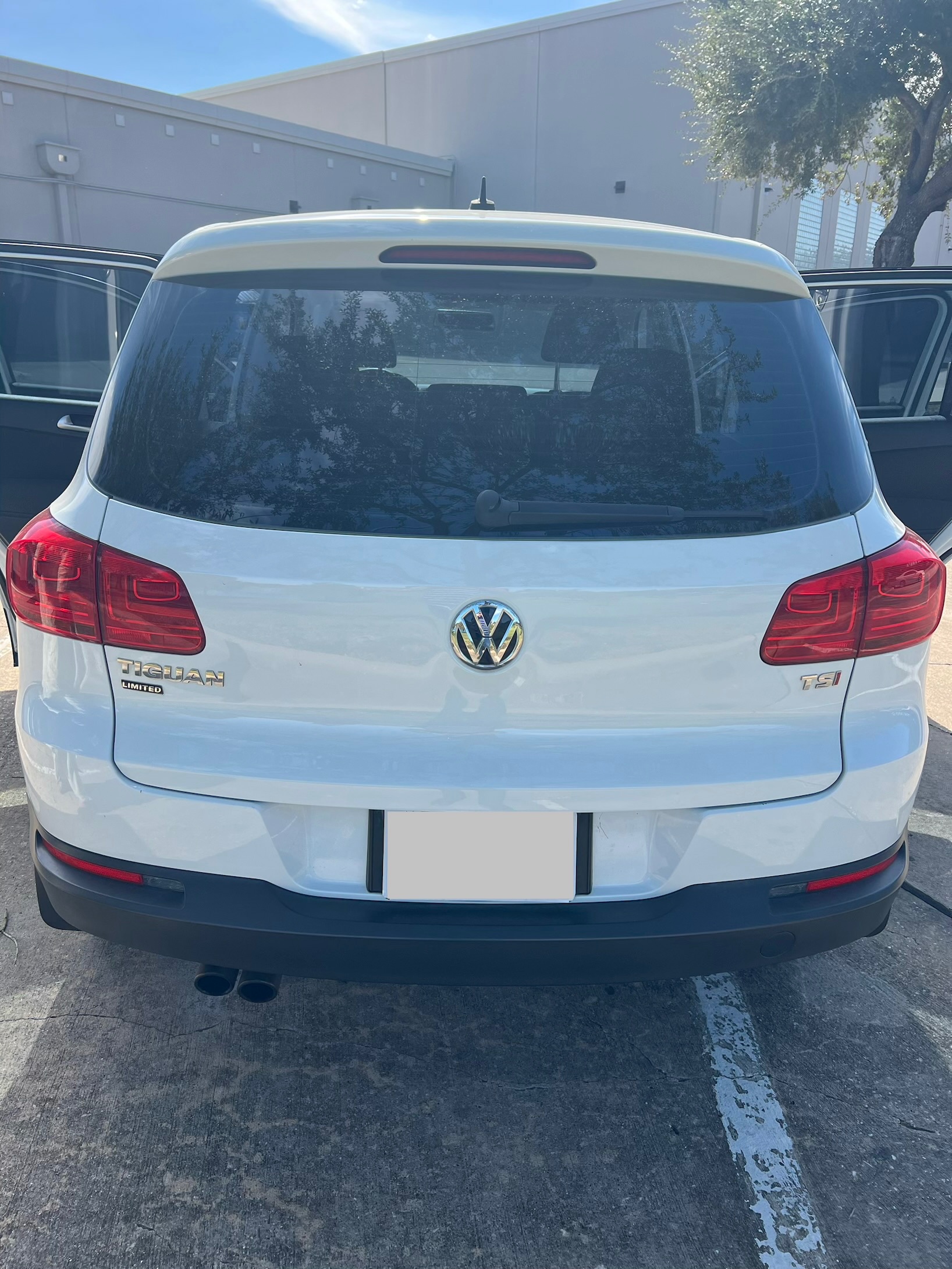 Used 2017 Volkswagen Tiguan S FWD image 18