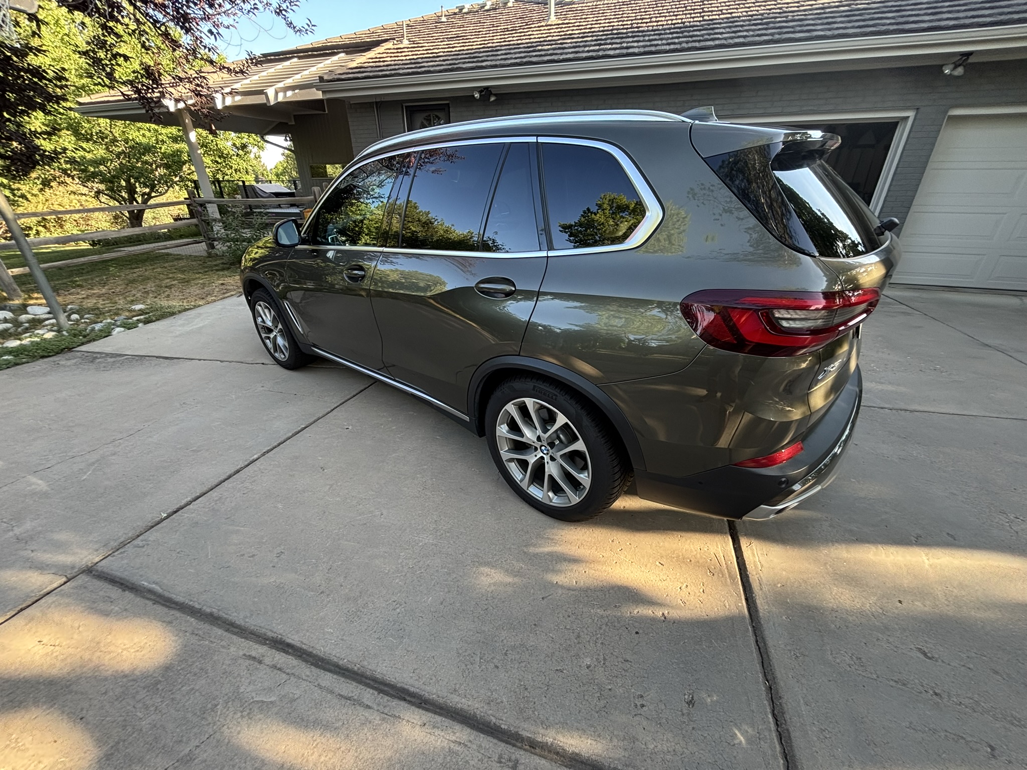 Used 2020 BMW X5 xDrive40i w/ Premium Package AWD/4WD image 1