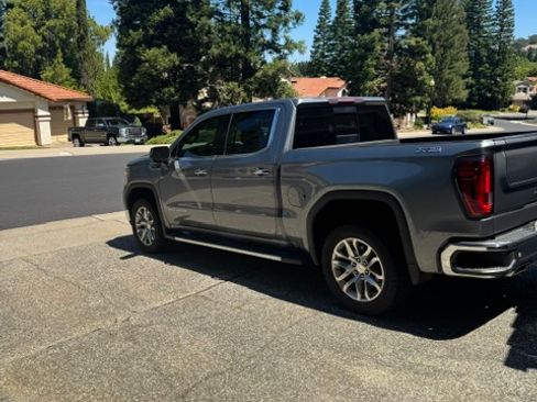 Used 2019 GMC Sierra 1500 SLT w/ SLT Premium Plus Package AWD/4WD image 6