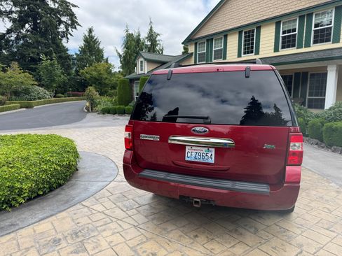 Used 2014 Ford Expedition Limited w/ Equipment Group 301A AWD/4WD image 8