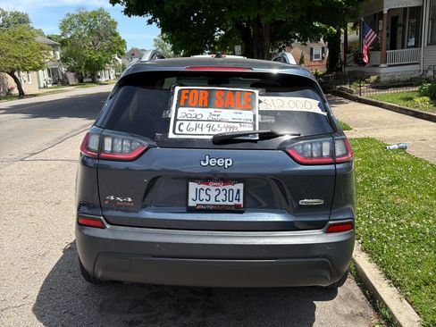 Used 2020 Jeep Cherokee Latitude w/ Safety Group AWD/4WD image 5