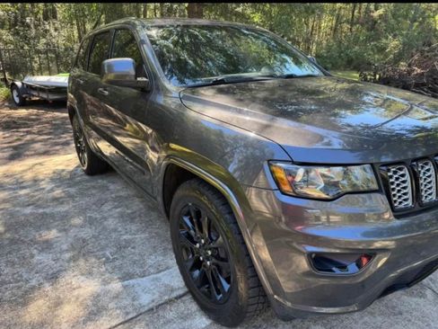 Used 2019 Jeep Grand Cherokee Altitude image 4