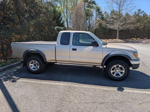 Used 2004 Toyota Tacoma PreRunner image 14