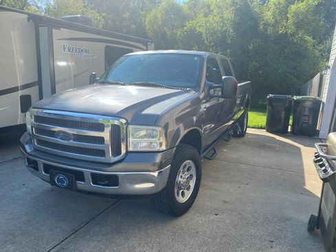 Used 2005 Ford F350 XLT image 1