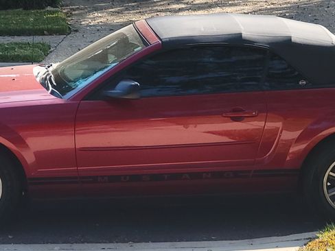 Used 2005 Ford Mustang Premium image 1