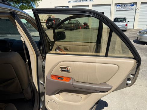 Used 2001 Lexus RX 300 image 9