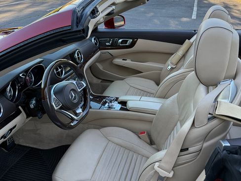 Used 2018 Mercedes-Benz SL 550 image 10
