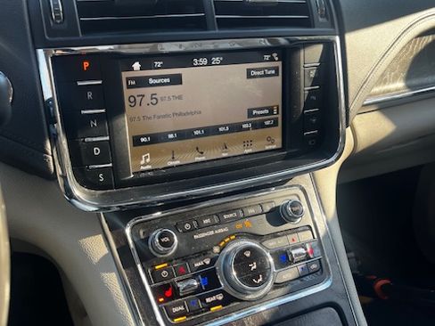 Used 2017 Lincoln Continental Reserve w/ Luxury Package image 4