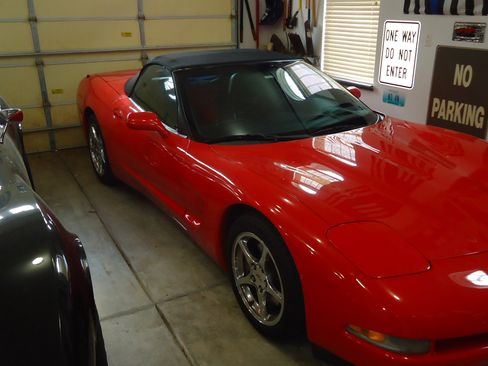 Used 2001 Chevrolet Corvette Convertible 2D w/ Preferred Equipment Group2 image 2
