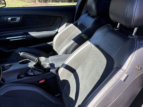 Used 2018 Ford Mustang Shelby GT350 w/ Convenience Package image 9