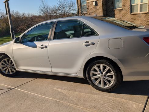 Used 2013 Toyota Camry XLE image 4