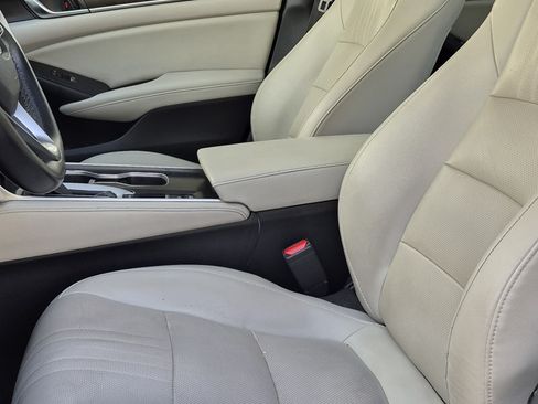 Used 2018 Honda Accord Touring image 16
