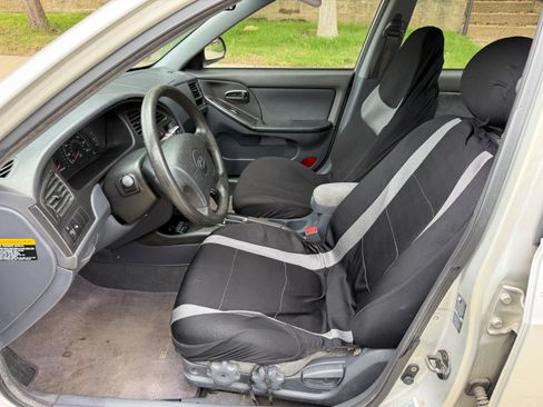 Used 2002 Hyundai Elantra GLS FWD image 9