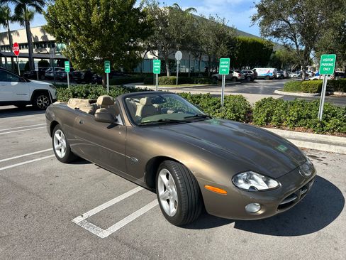 Used 2001 Jaguar XK8 Convertible image 1