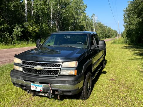 Used 2006 Chevrolet Silverado 2500 LT AWD/4WD image 2