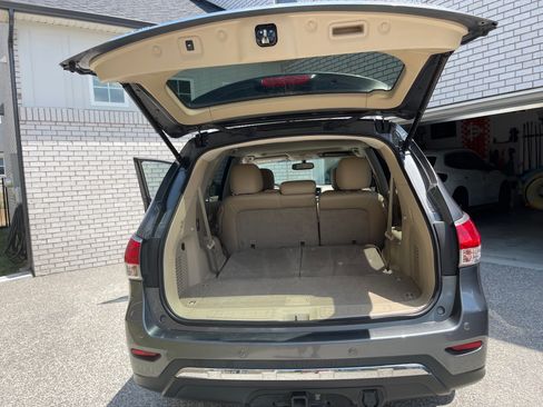 Used 2015 Nissan Pathfinder Platinum FWD image 13