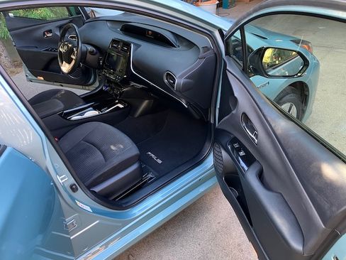 Used 2016 Toyota Prius Four Touring image 10