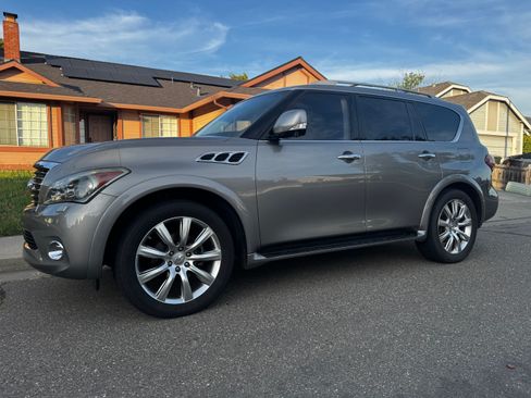 Used 2013 INFINITI QX56 4WD w/ Deluxe Touring Pkg image 1