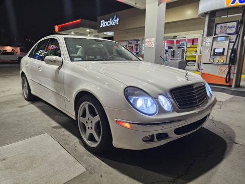 Used 2006 Mercedes-Benz E 320 CDI Sedan image 1