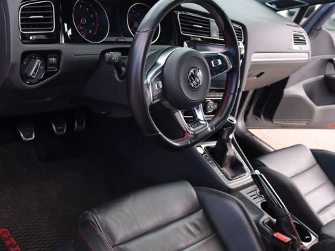 Used 2018 Volkswagen Golf 4-Door FWD image 9