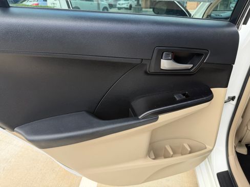 Used 2012 Toyota Camry LE image 17