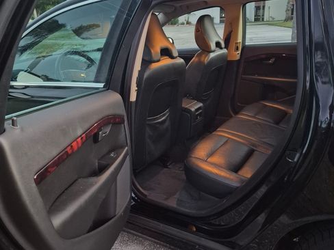 Used 2008 Volvo V70 FWD image 15