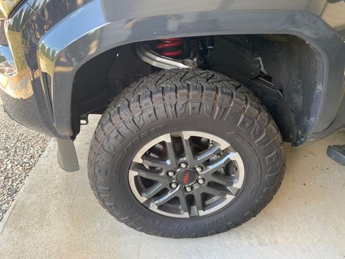 Used 2025 Toyota Tacoma TRD Sport AWD/4WD image 11