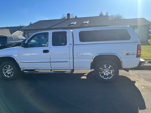 Used 2004 GMC Sierra 1500 SLT w/ Light Duty Power Package image 4
