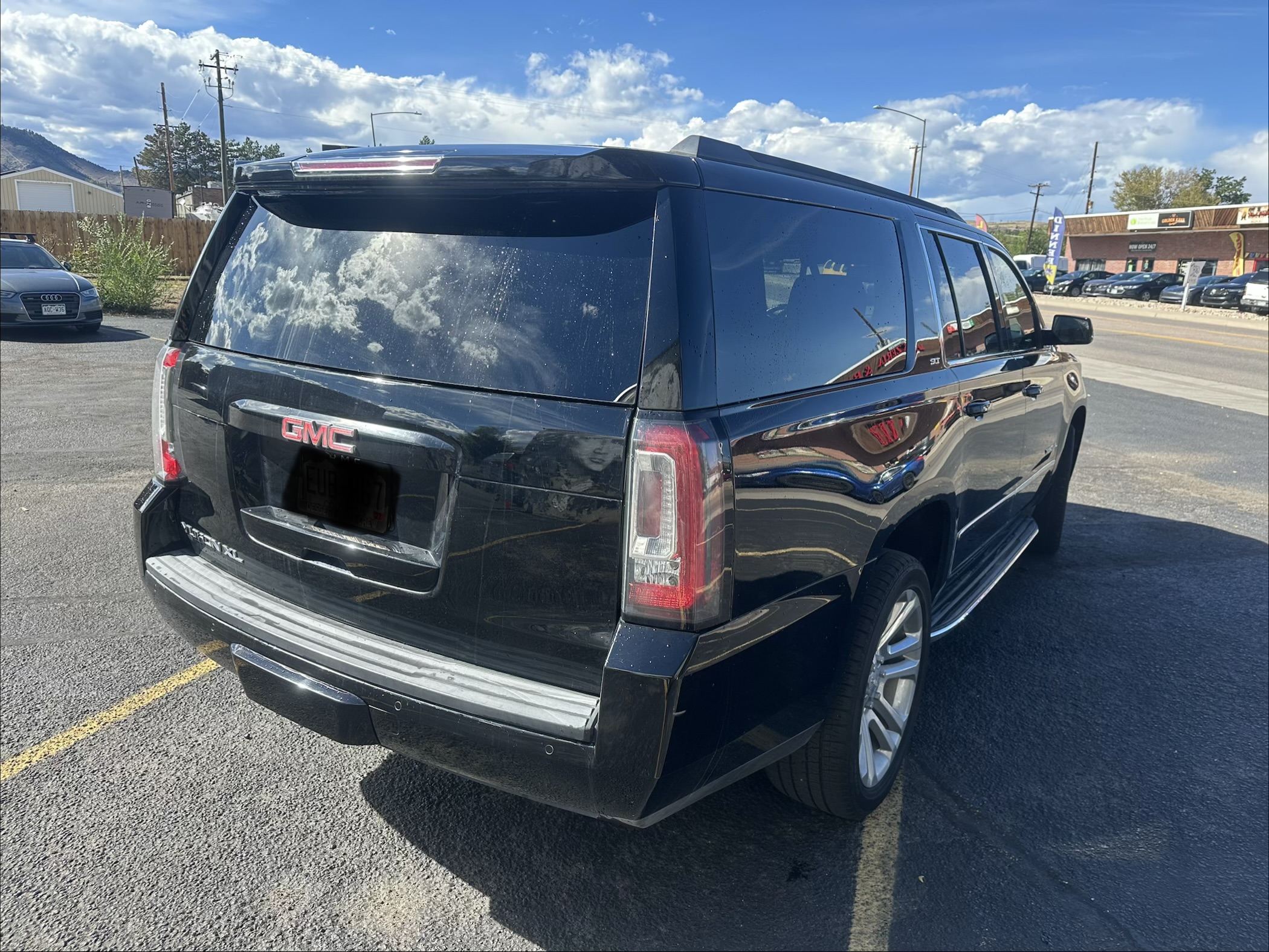 Used 2019 GMC Yukon XL SLT w/ Premium Edition AWD/4WD image 5