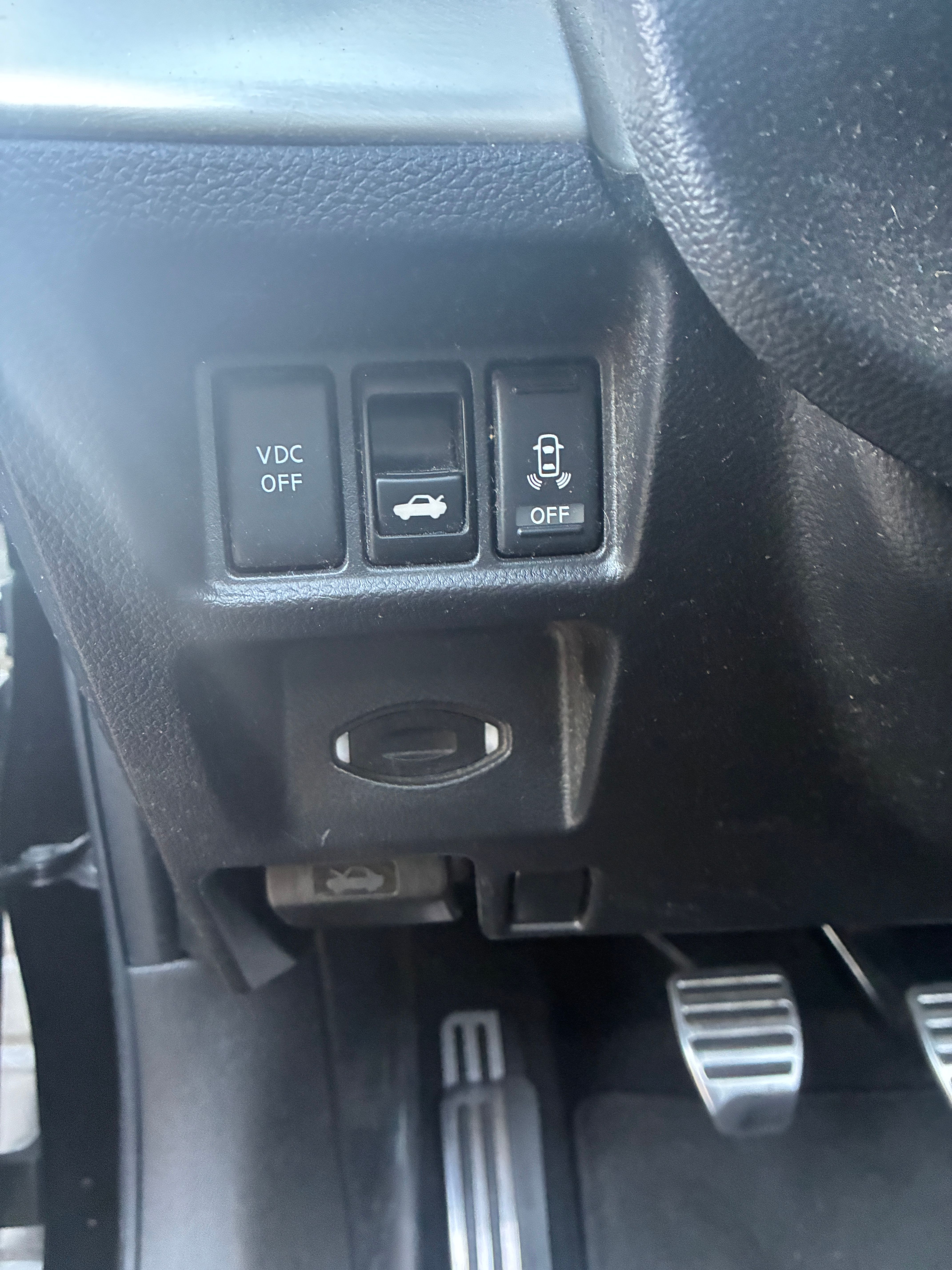 Used 2010 INFINITI G37 Sport w/ Navigation Pkg RWD image 16