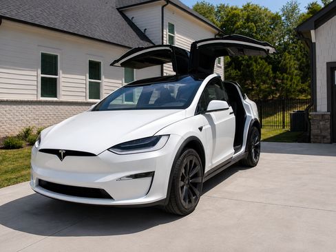 Used 2023 Tesla Model X AWD/4WD image 11