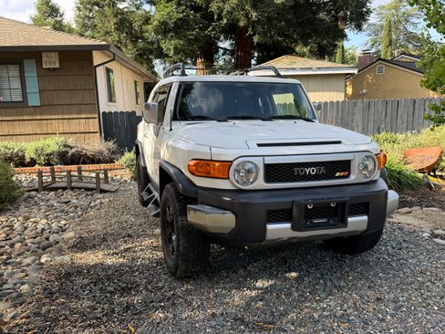 Used 2010 Toyota FJ Cruiser 4WD image 22