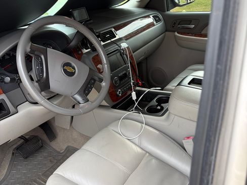 Used 2007 Chevrolet Avalanche LTZ w/ LTZ Preferred Equipment Group RWD image 6